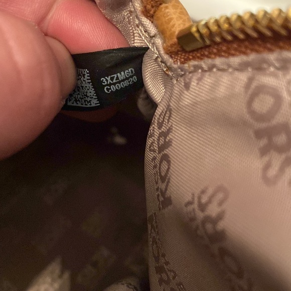 Authenticated Michael Kors Cindy Dome Satchel - Picture 8 of 15